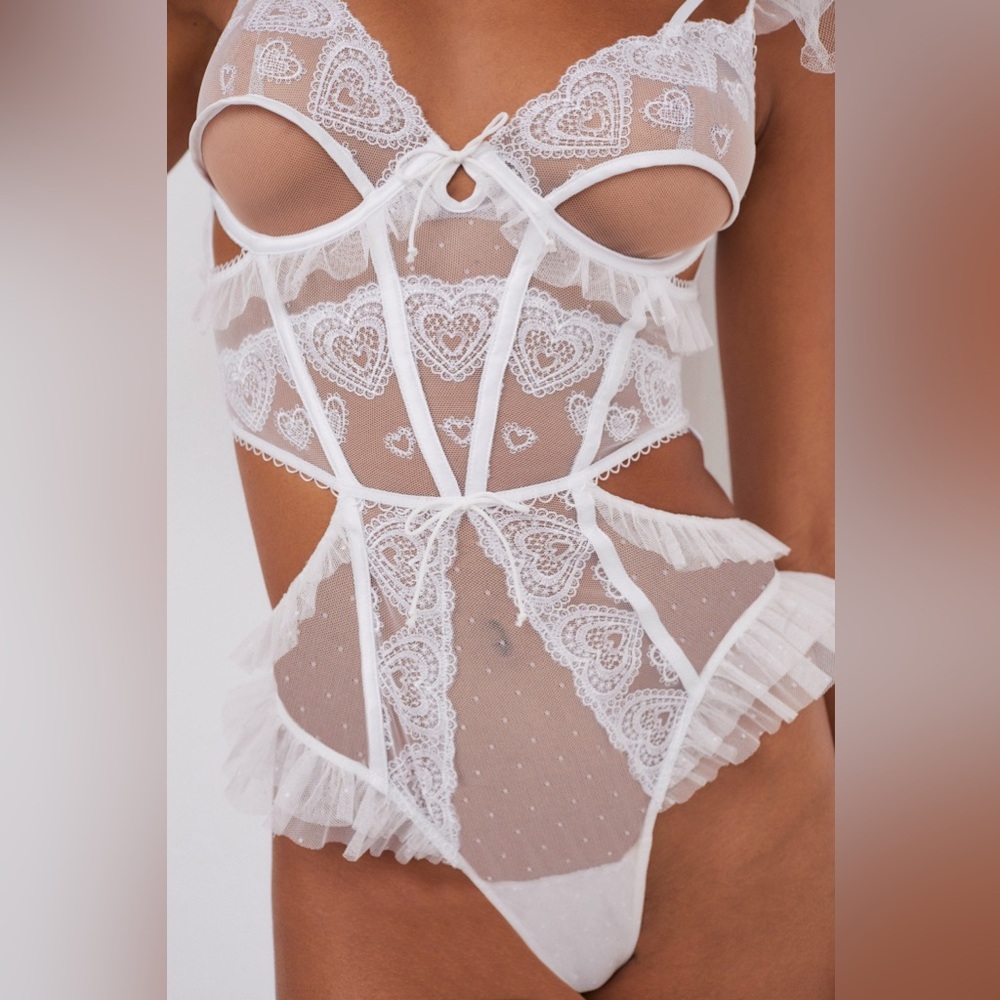 For Love and Lemons Lace Heart Embroidery Teddy XXS White NWOT